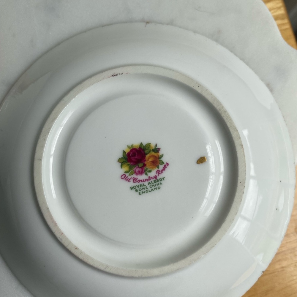Set Of 3 Royal Albert Old Country Roses Fine Bone China Tea Cups with Saucers - Picture 12 of 12